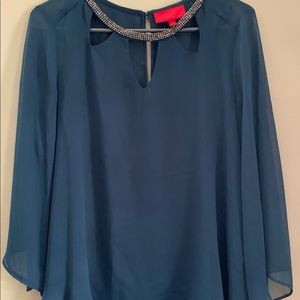 Beautiful Jennifer Lopez top.